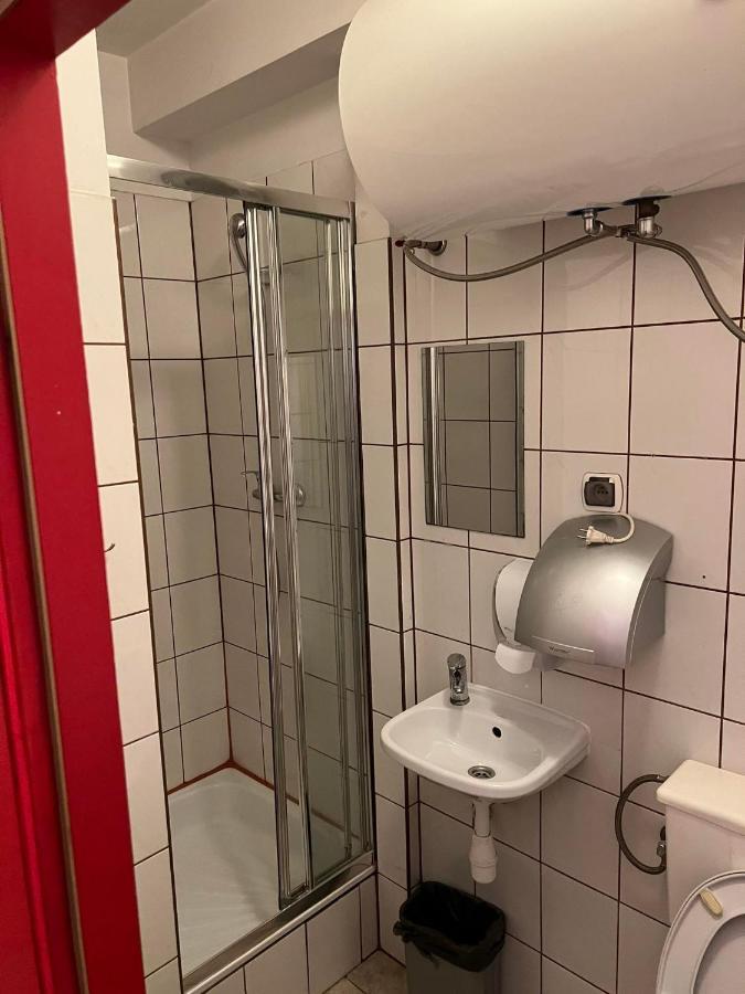 50 People Bis Apartment Krakow Bagian luar foto