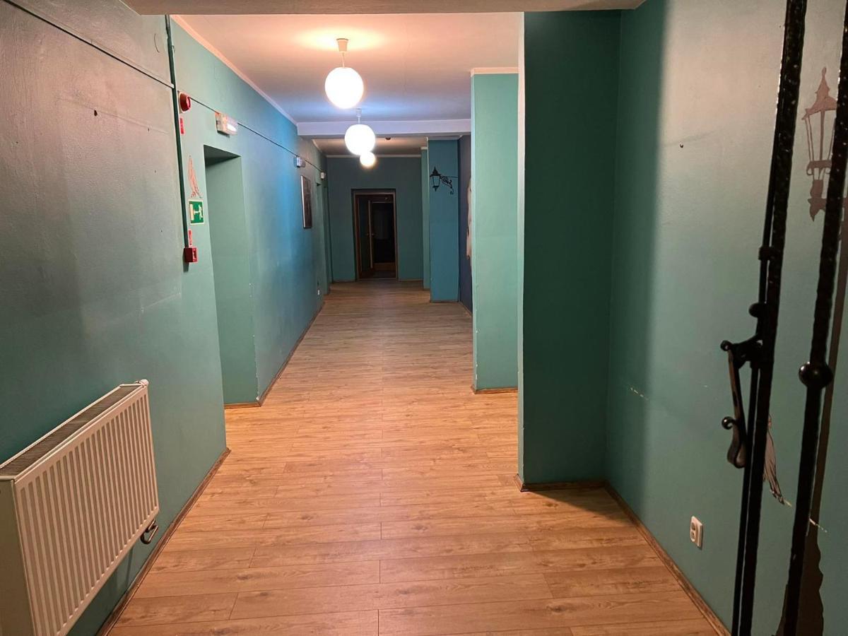 50 People Bis Apartment Krakow Bagian luar foto