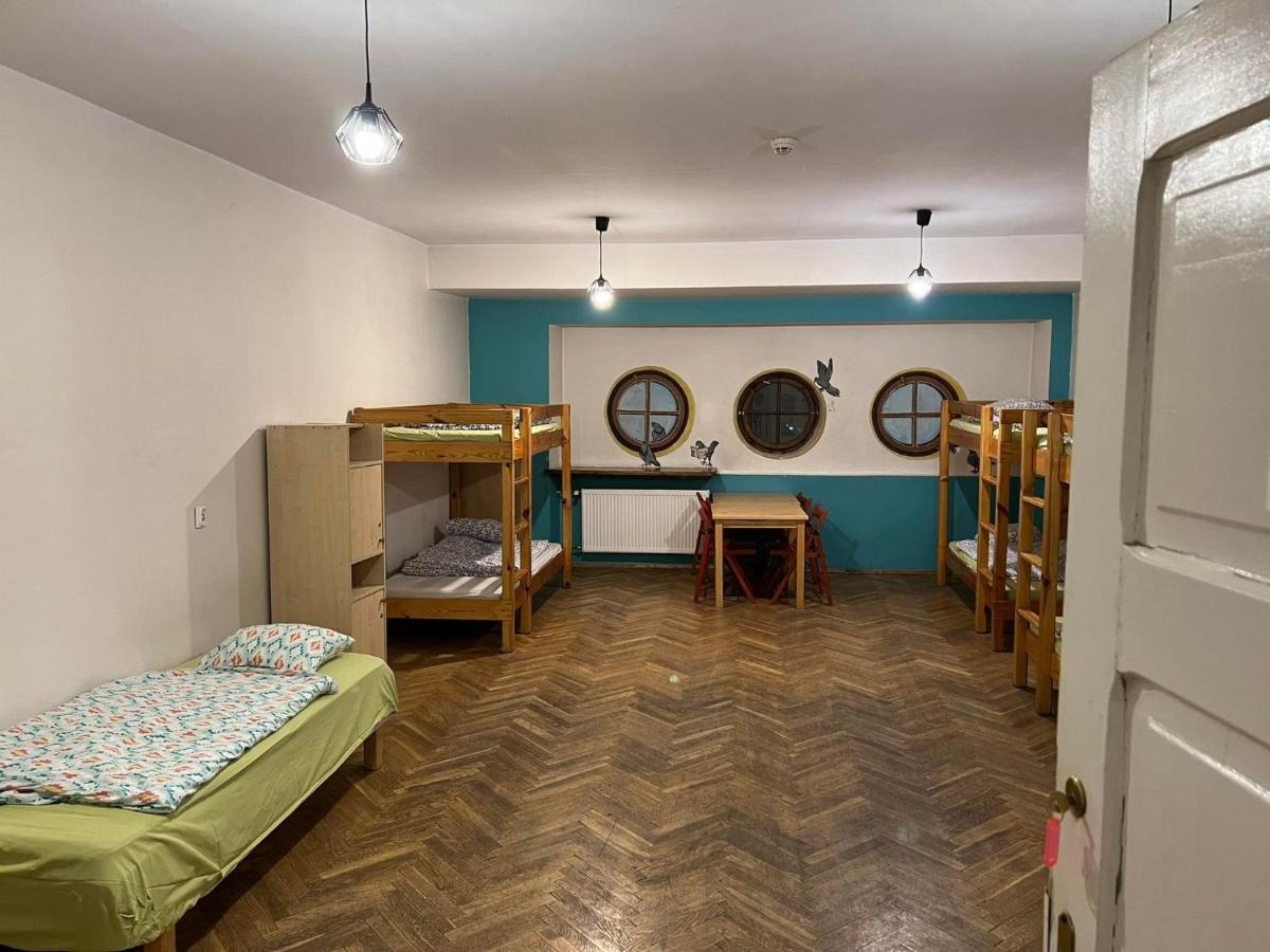 50 People Bis Apartment Krakow Bagian luar foto