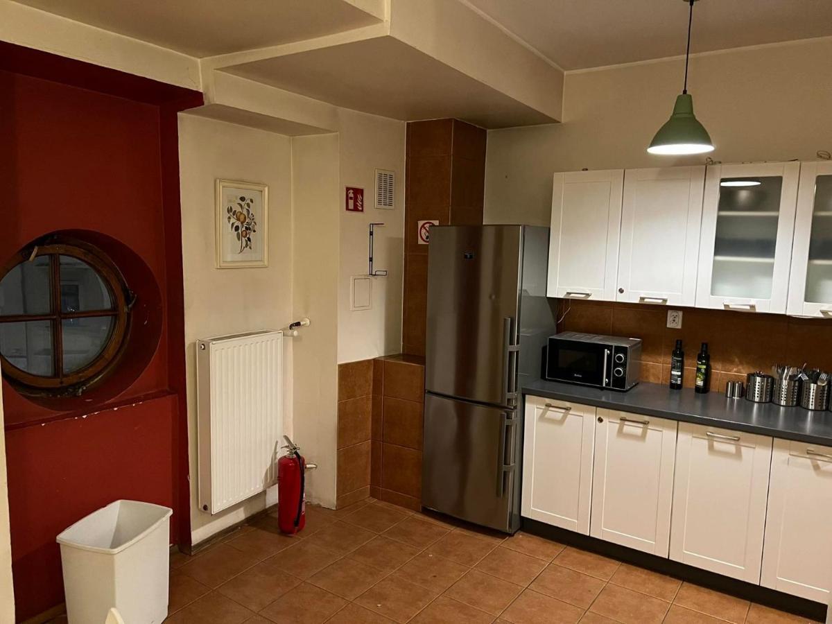 50 People Bis Apartment Krakow Bagian luar foto