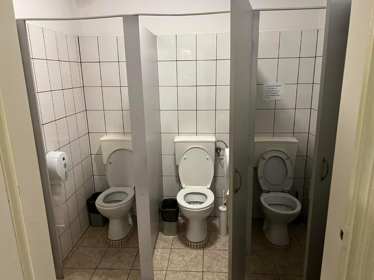 50 People Bis Apartment Krakow Bagian luar foto
