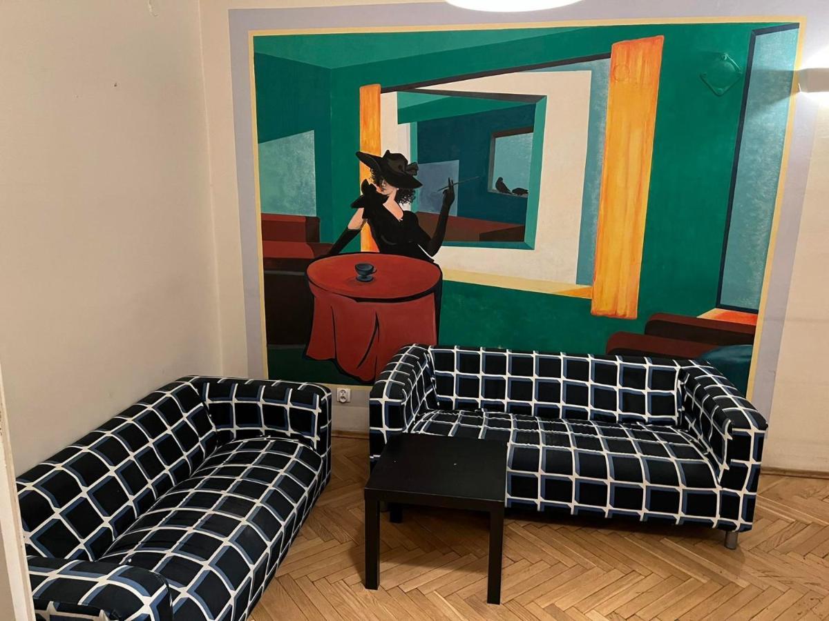 50 People Bis Apartment Krakow Bagian luar foto